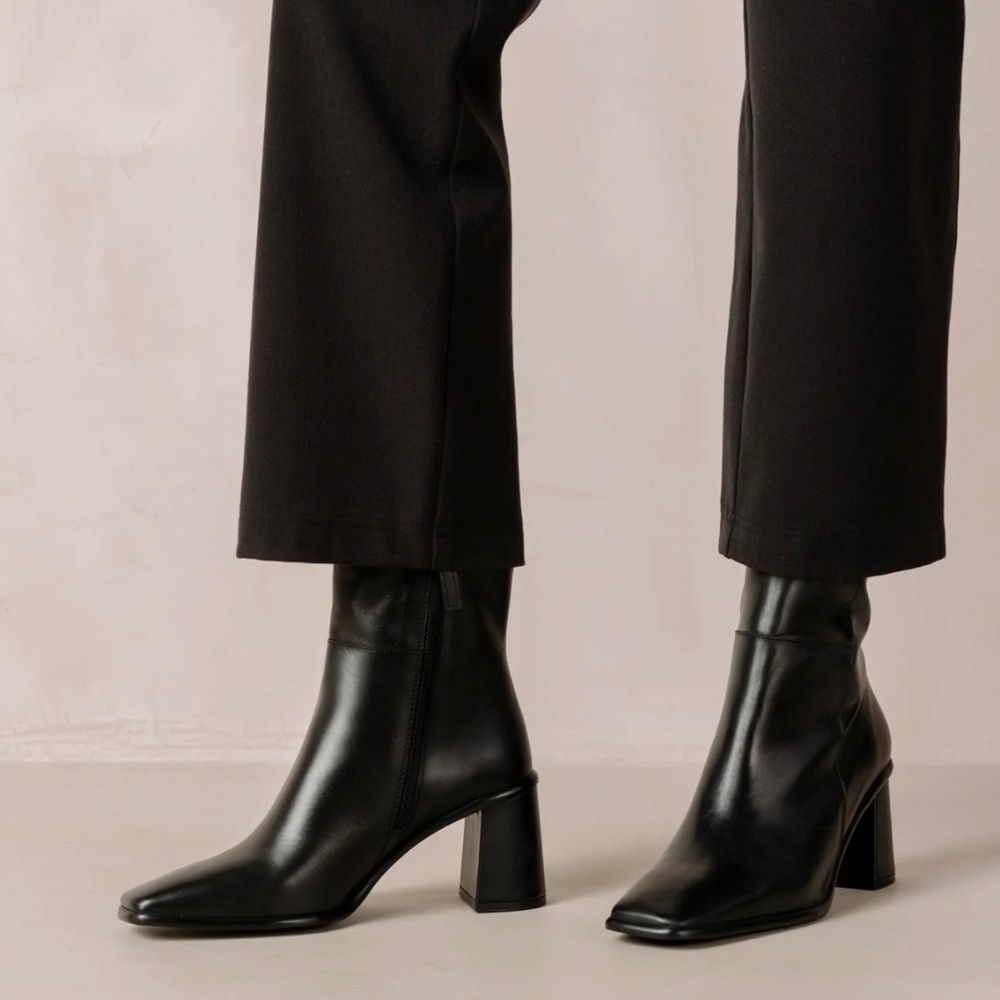 Alohas leather square toe boots